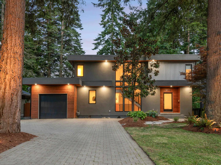 13038 14a Avenue, Surrey, BC, V4A 1J1
