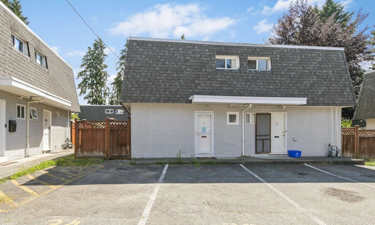32-21555 Dewdney Trunk Road
