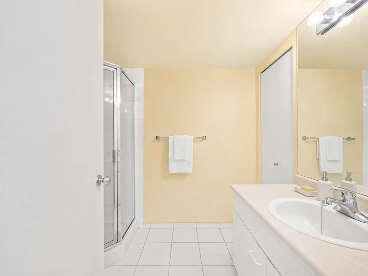 804-8831 Lansdowne Road, Richmond, BC, V6X 3T5 - 13