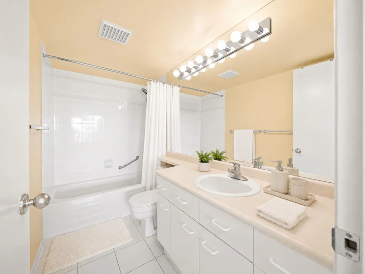 804-8831 Lansdowne Road, Richmond, BC, V6X 3T5 - 11