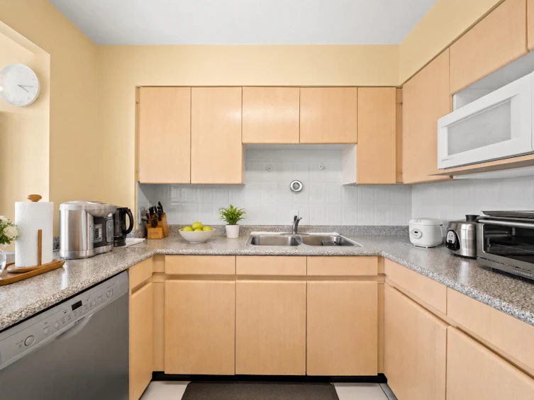 804-8831 Lansdowne Road, Richmond, BC, V6X 3T5 - 7