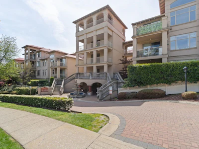 302-3176 Plateau Boulevard - 4