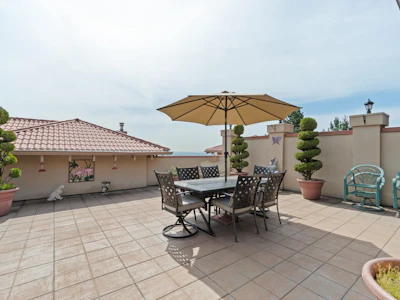 302-3176 Plateau Boulevard - 2
