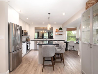 706-1500 Ostler Court - 5