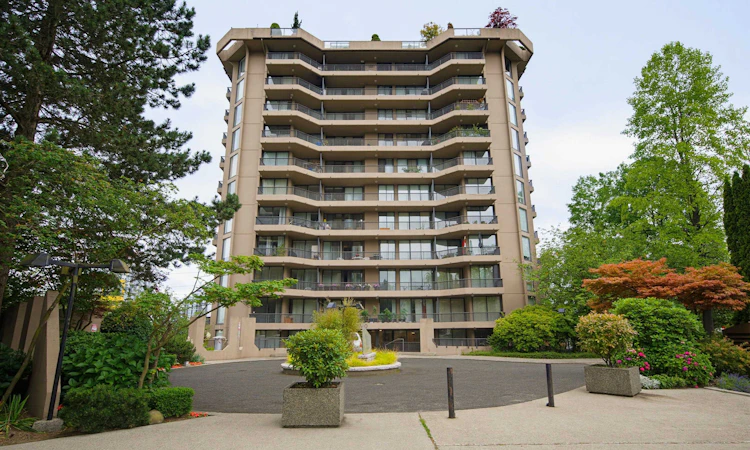604-3740 Albert Street