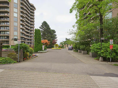 604-3740 Albert Street - 4