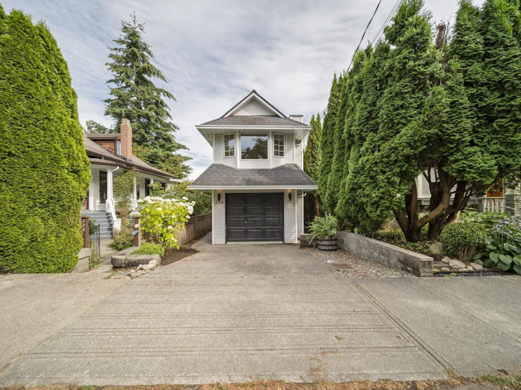 224 Fourth Avenue, New Westminster, BC, V3L 1N7 - 2