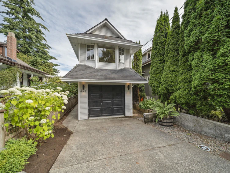 224 Fourth Avenue, New Westminster, BC, V3L 1N7