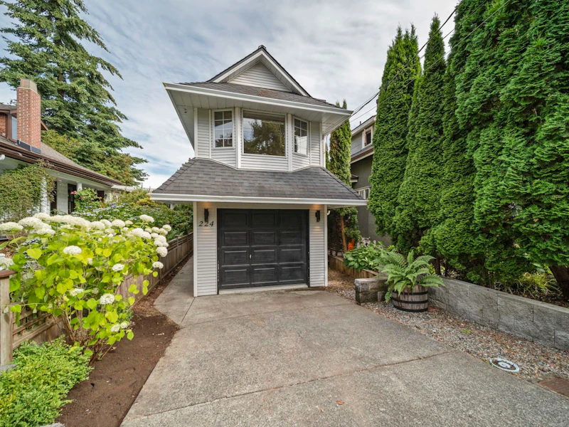 224 Fourth Avenue, New Westminster BC V3L 1N7