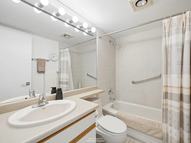 2419 W 1st Avenue, Vancouver, BC, V6K 1G5 - 24