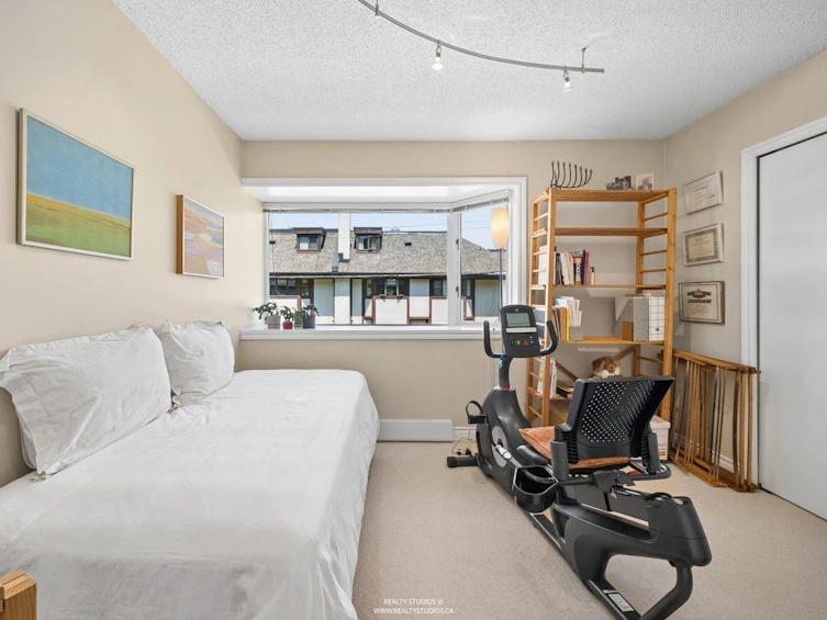 2419 W 1st Avenue, Vancouver, BC, V6K 1G5 - 8