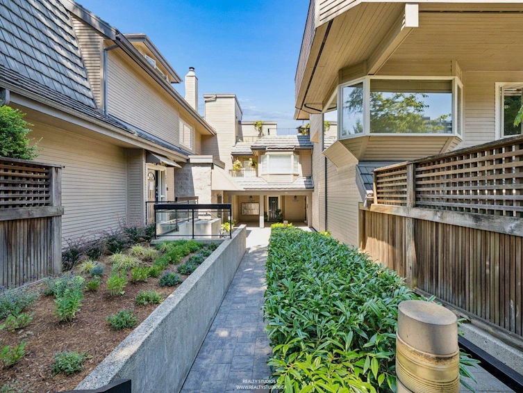 2419 W 1st Avenue, Vancouver, BC, V6K 1G5 - 13