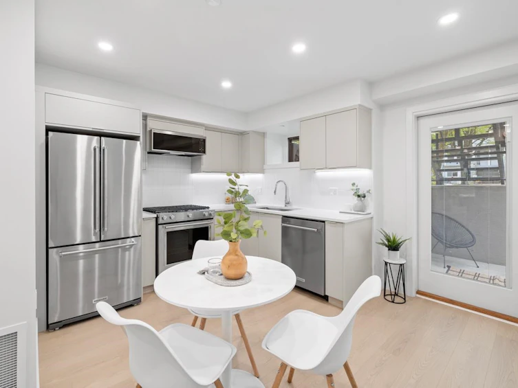 102-2135 E Pender Street, Vancouver, BC, V5L 1X3 - 5