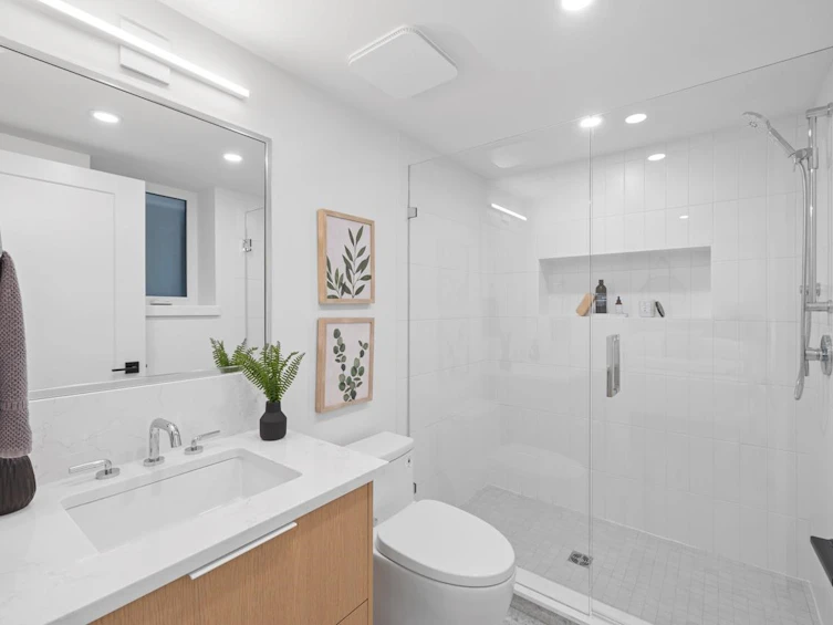 102-2135 E Pender Street, Vancouver, BC, V5L 1X3 - 11