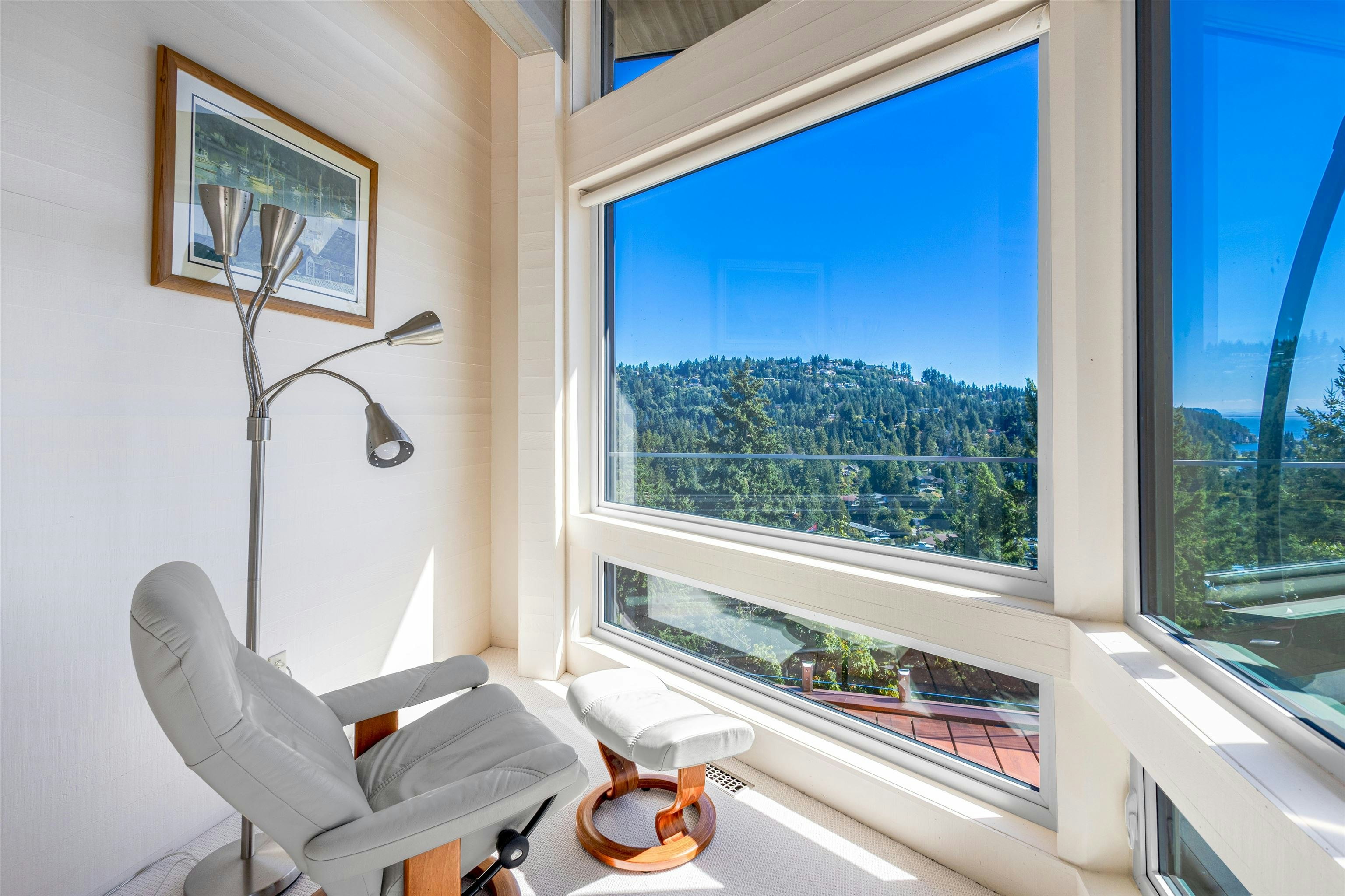5840 Falcon Road, West Vancouver, BC, V7W 1S3 - 5