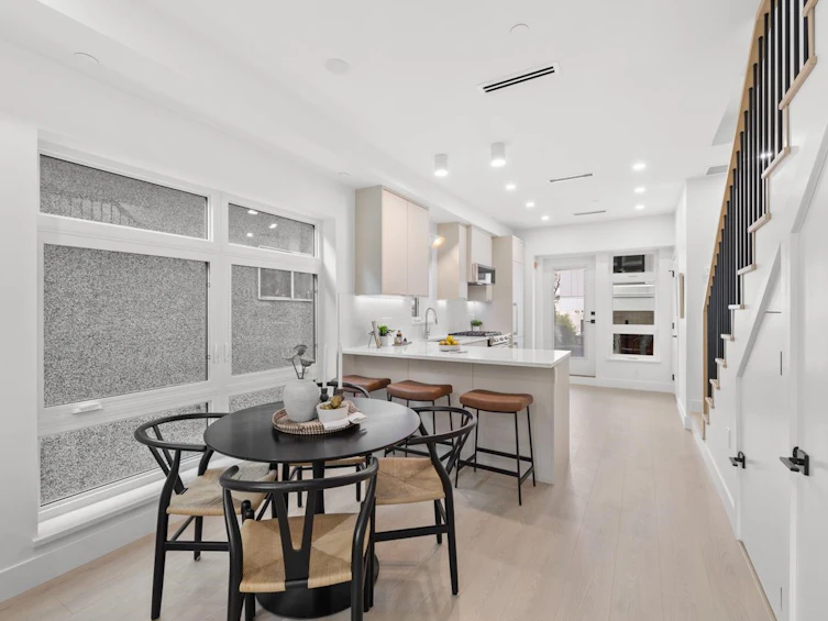 202-2135 E Pender Street, Vancouver, BC, V5L 1X3 - 7