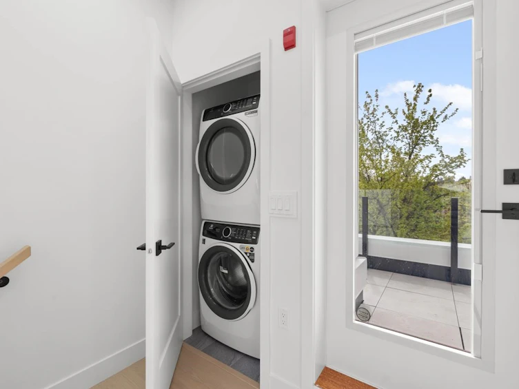 202-2135 E Pender Street, Vancouver, BC, V5L 1X3 - 24