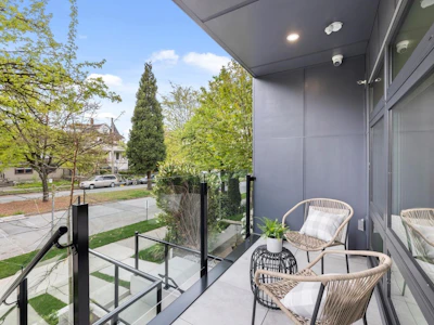 202-2135 E Pender Street - 2