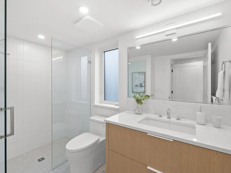 202-2135 E Pender Street, Vancouver, BC, V5L 1X3 - 14