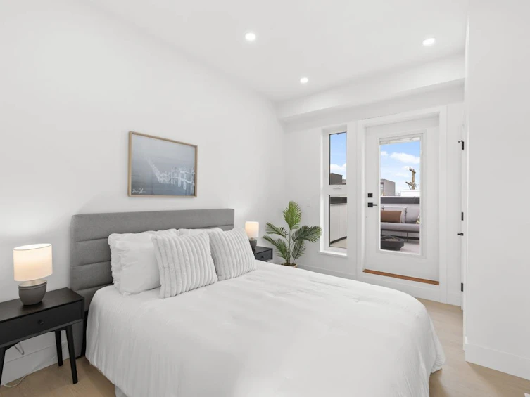 202-2135 E Pender Street, Vancouver, BC, V5L 1X3 - 18