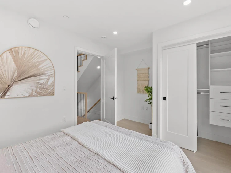 202-2135 E Pender Street, Vancouver, BC, V5L 1X3 - 16