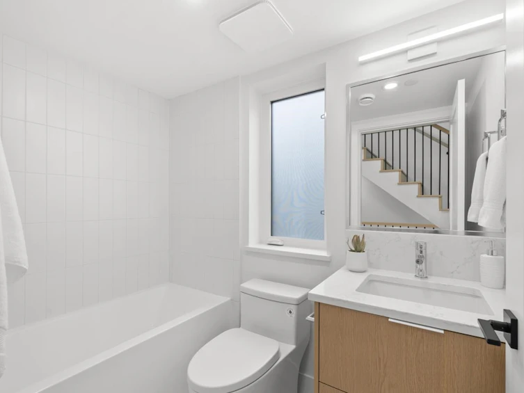 202-2135 E Pender Street, Vancouver, BC, V5L 1X3 - 17