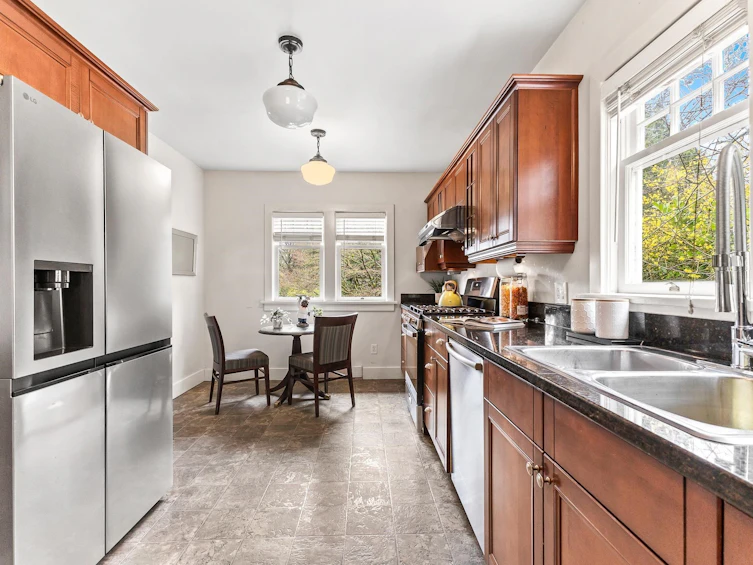 6713 Arbutus Street, Vancouver, BC, V6P 5S6 - 6