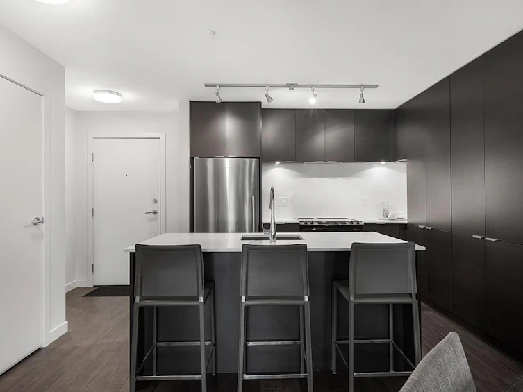 301-1673 Lloyd Avenue, North Vancouver, BC, V7P 0A9 - 10