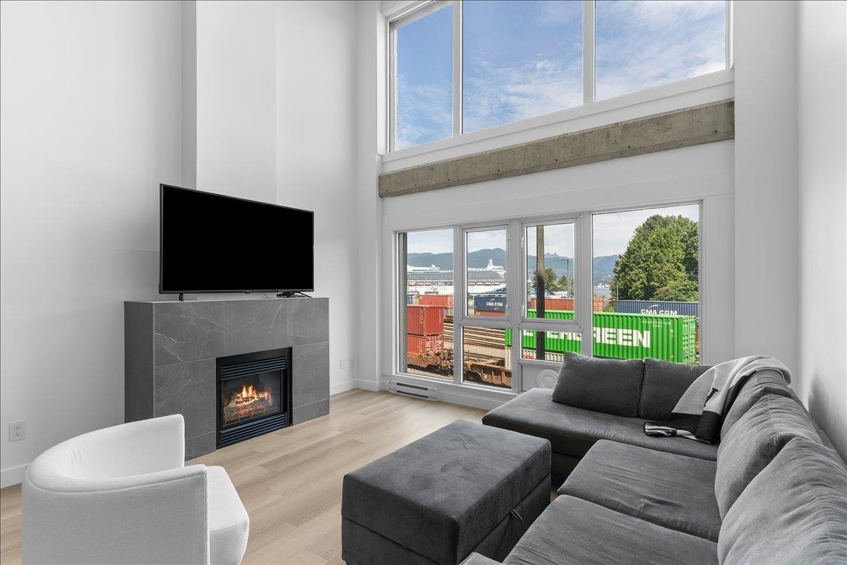 309-27 Alexander Street, Vancouver, BC, V6A 1B2