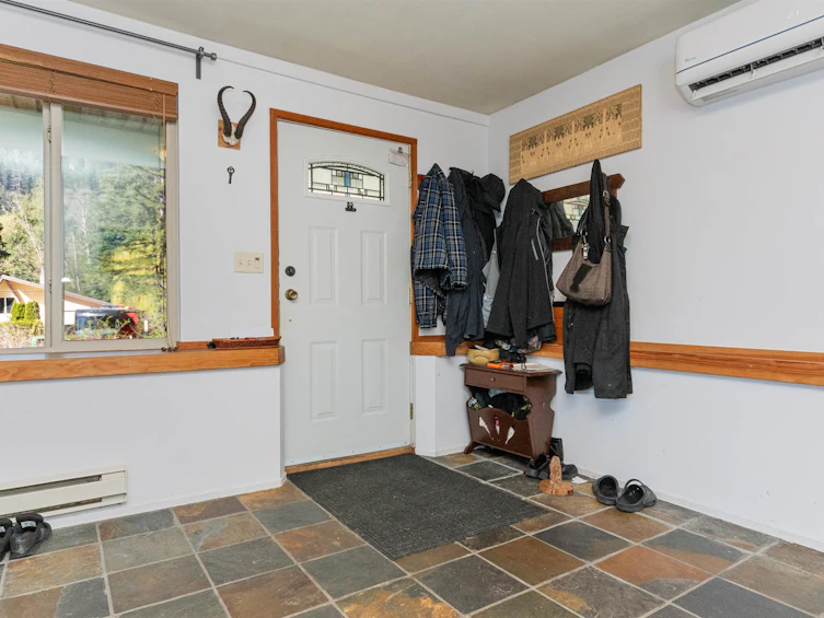 66662 Summer Road, Hope, BC, V0X 1L1 - 5
