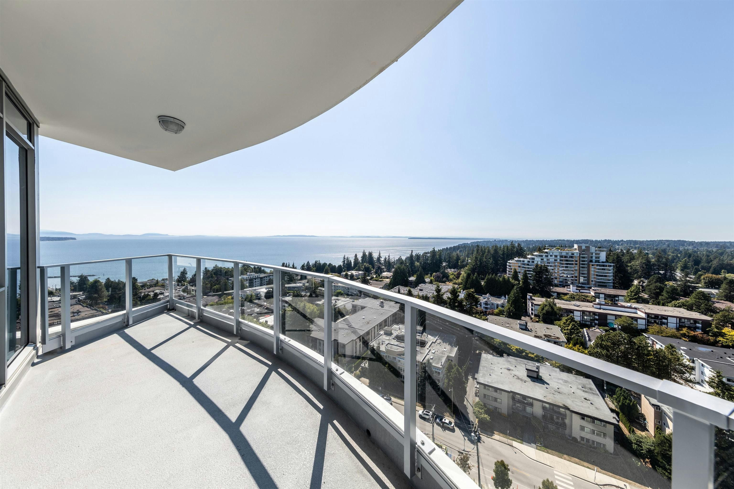 1606-1475 Foster Street, Surrey, BC, V4B 0C9