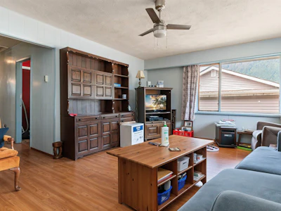 578 Thacker Avenue - 5