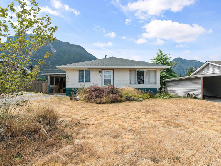 578 Thacker Avenue, Hope, BC, V0X 1L0 - 2