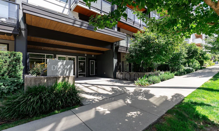 206-707 Como Lake Avenue
