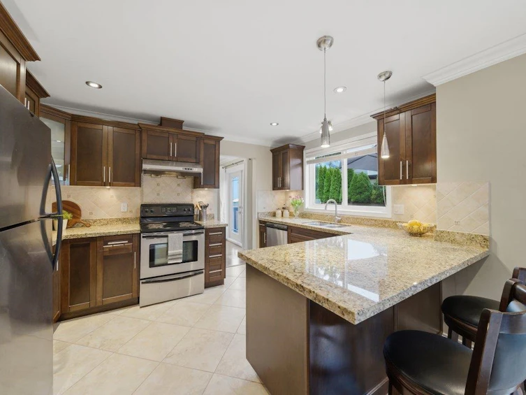 2808 Mccoomb Drive, Coquitlam, BC, V3B 6B3 - 10