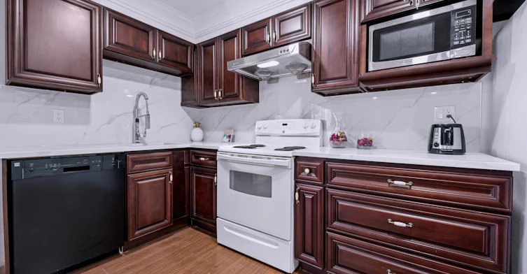 1xxx Charland Avenue, Coquitlam, BC, V3K 3L1 - 2
