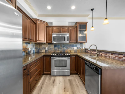 307-45893 Chesterfield Avenue - 3