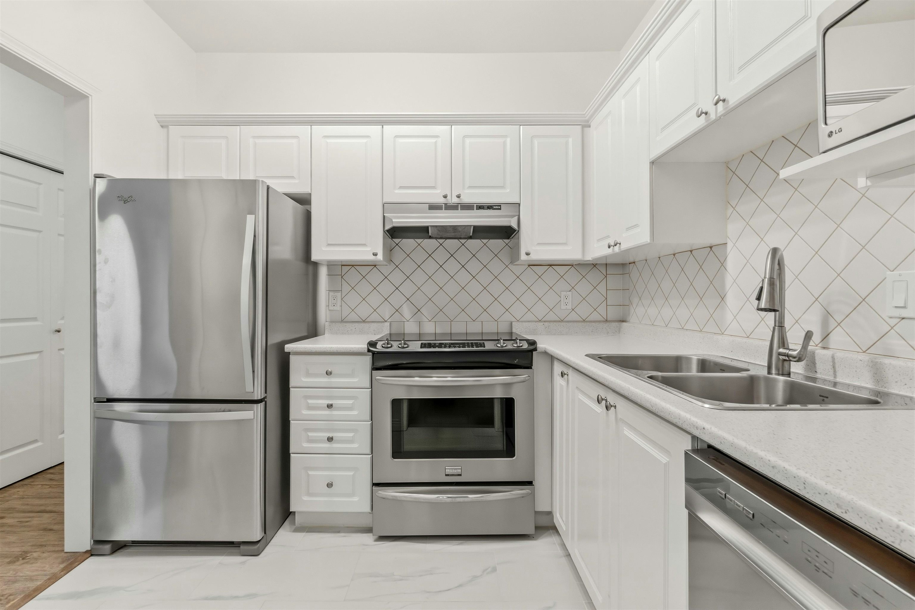 203-8142 120a Street, Surrey, BC, V3W 0N1 - 8