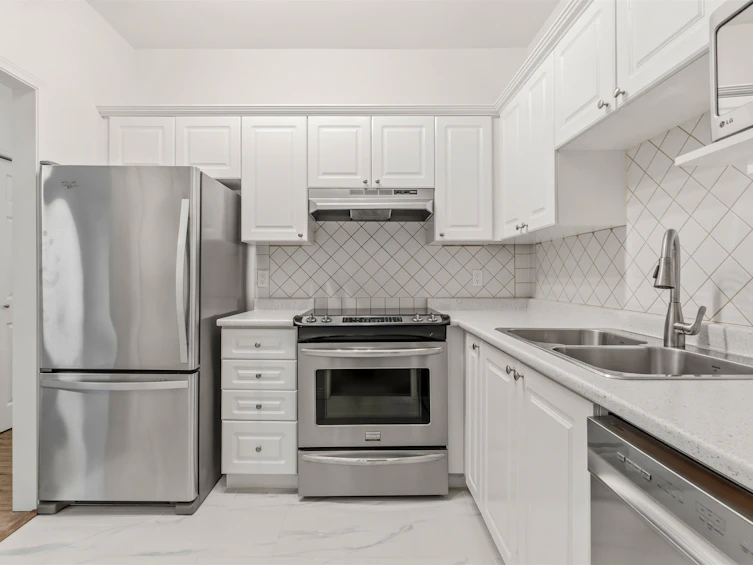 203-8142 120a Street, Surrey, BC, V3W 0N1 - 8