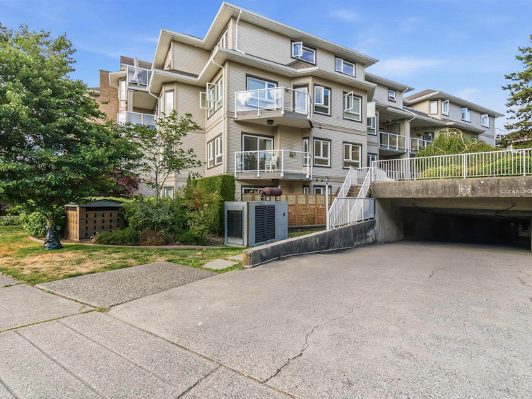 203-8142 120a Street, Surrey, BC, V3W 0N1