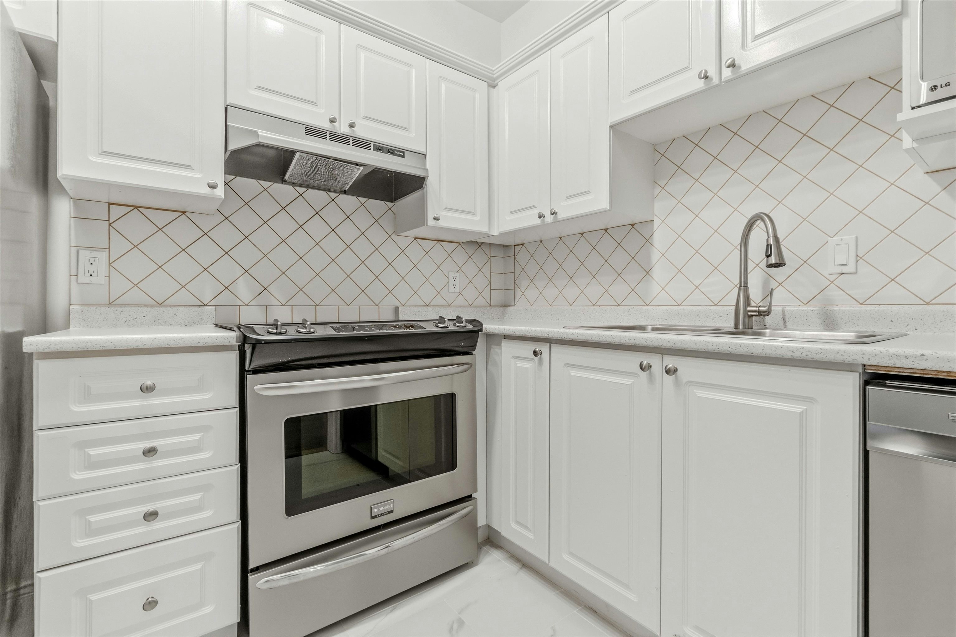 203-8142 120a Street, Surrey, BC, V3W 0N1 - 9