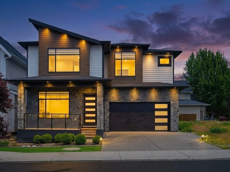 8376 209b Street, Langley, BC, V2Y 4K4
