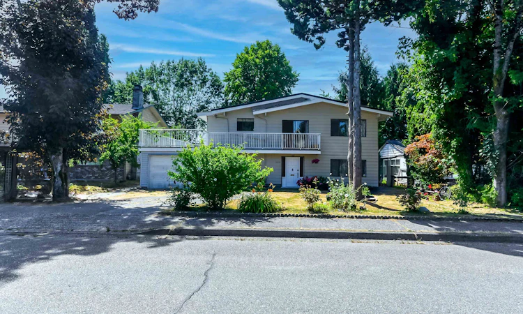 10240 Algonquin Drive
