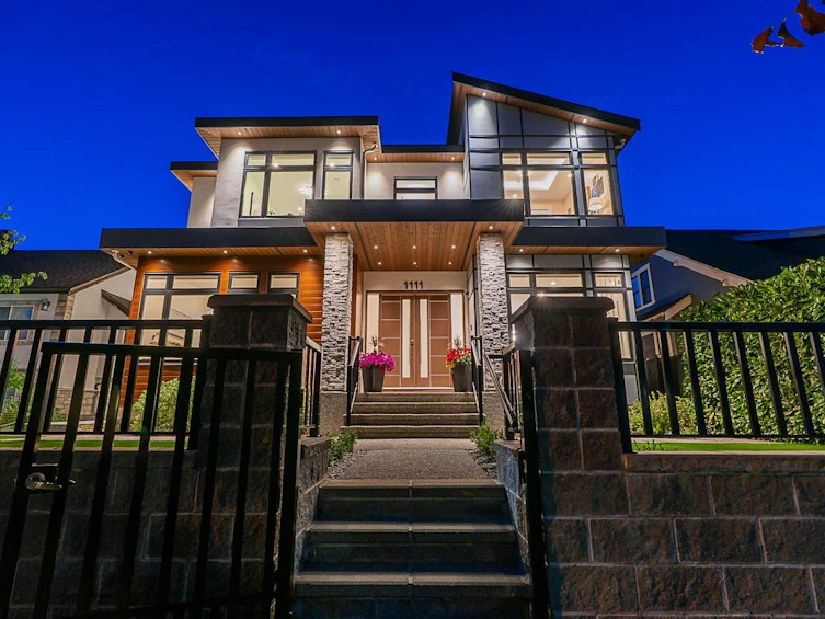1111 Dublin Street, New Westminster, BC, V3M 2Z1 - 2