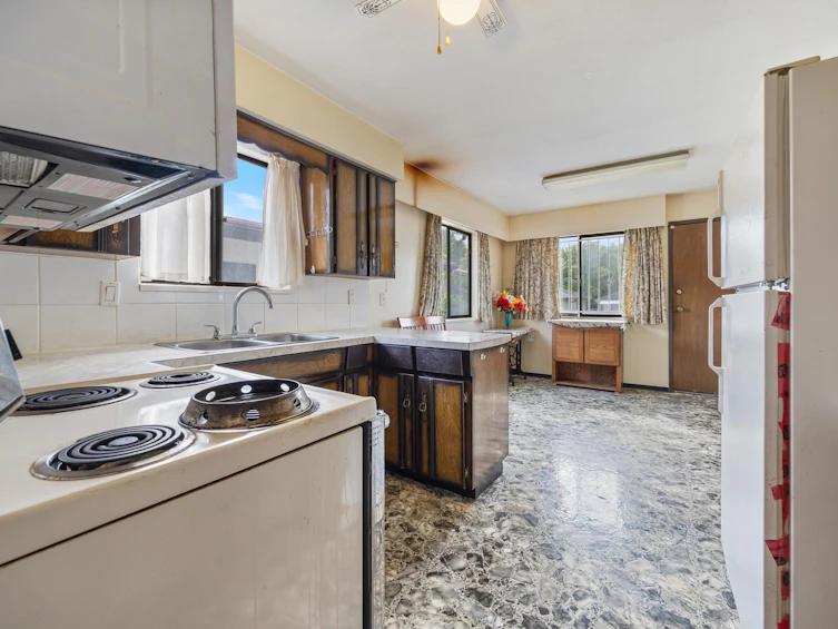 4355 Inverness Street, Vancouver, BC, V5V 4X1 - 10