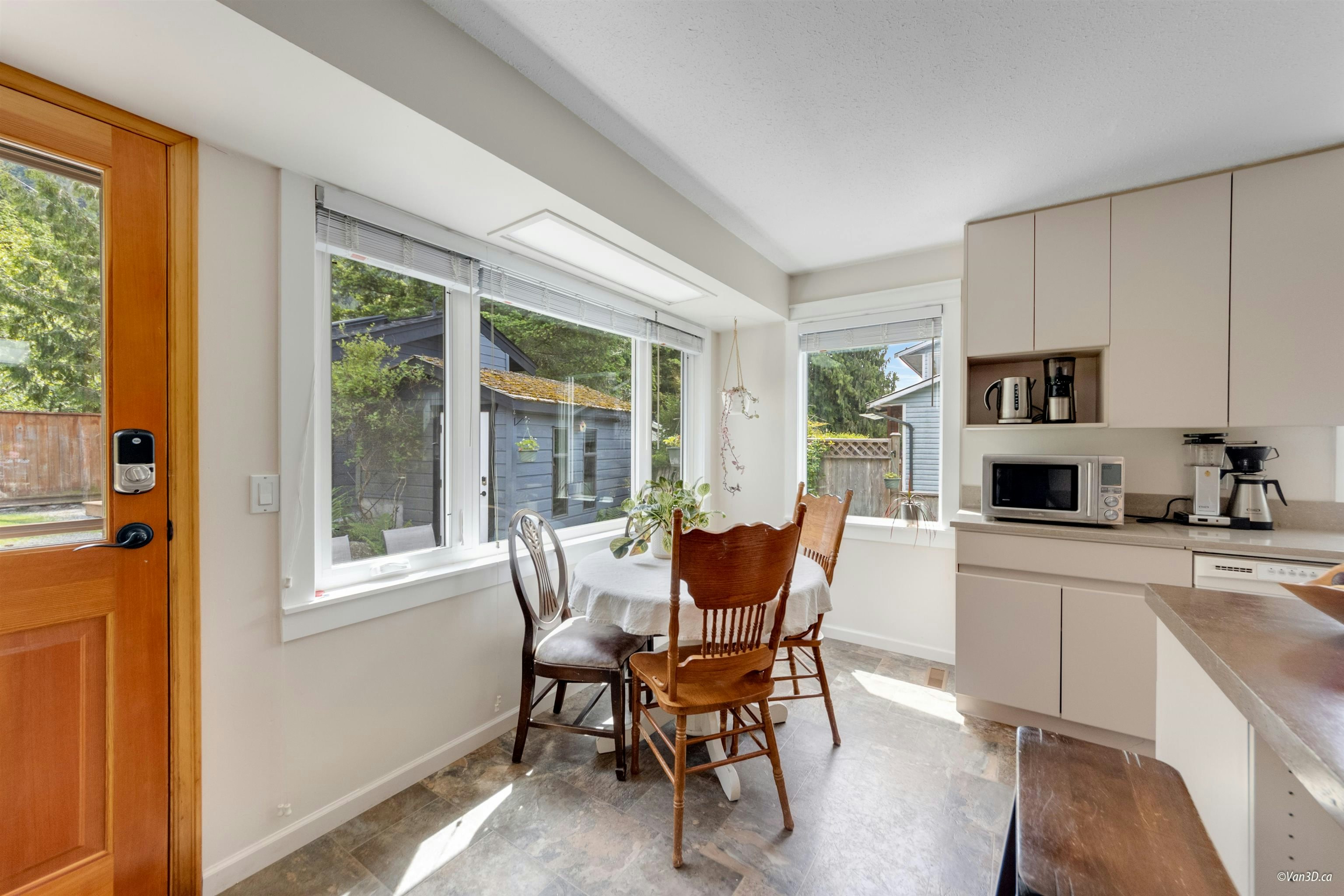 38582 Westway Avenue, Squamish, BC, V8B 0L6 - 9