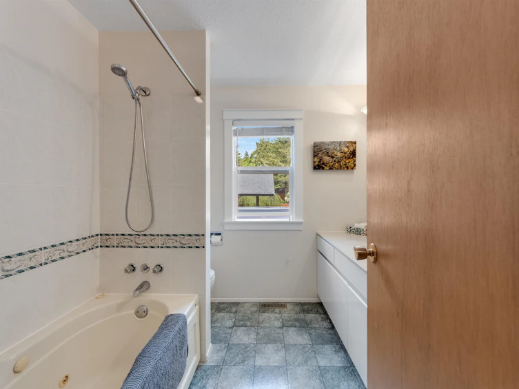 38582 Westway Avenue, Squamish, BC, V8B 0L6 - 22