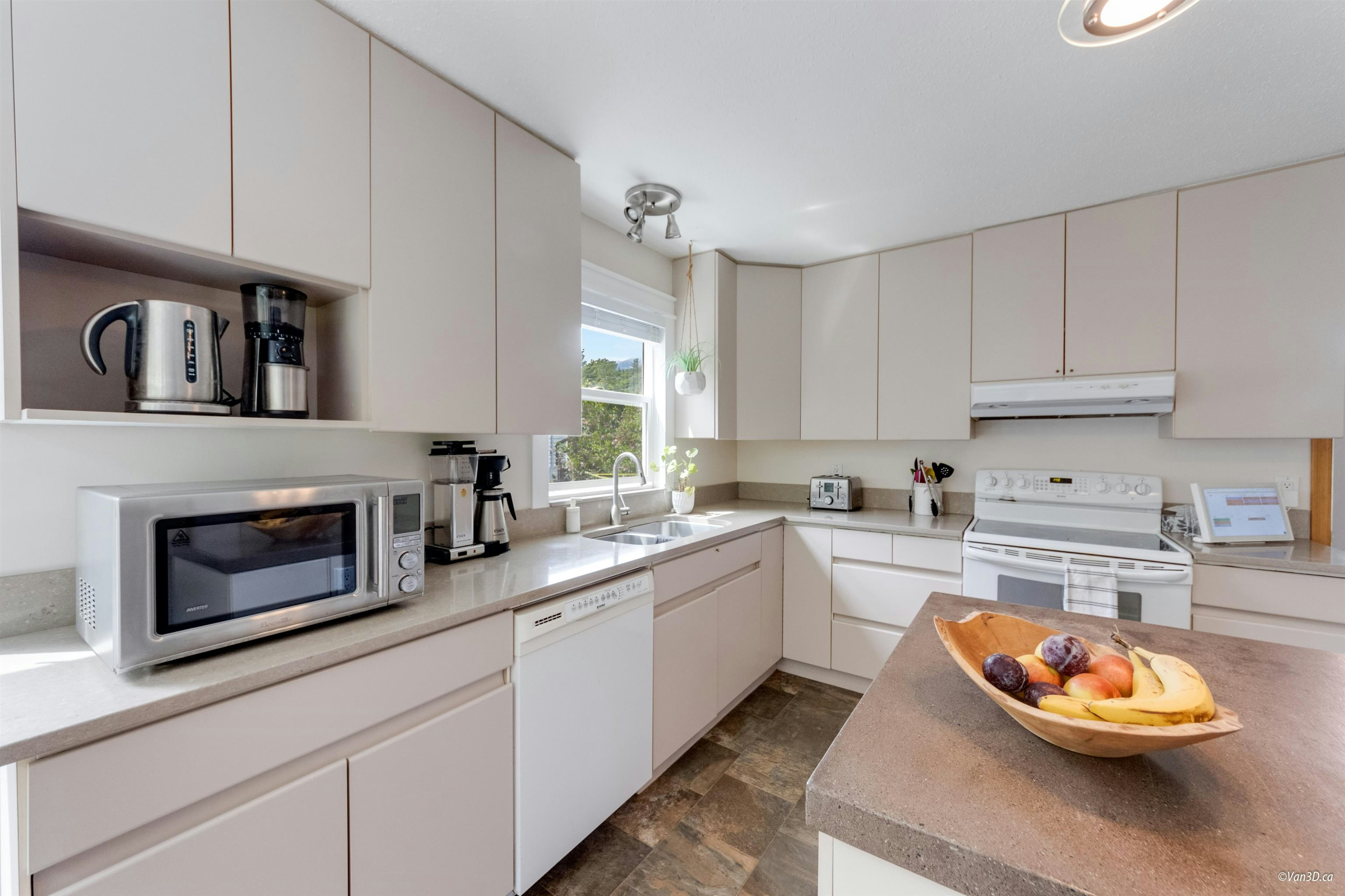 38582 Westway Avenue, Squamish, BC, V8B 0L6 - 8