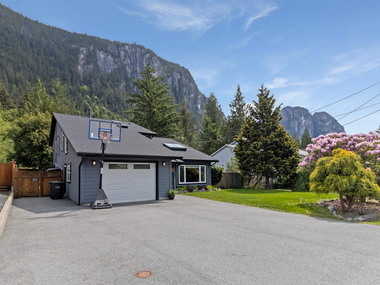 38582 Westway Avenue, Squamish, BC, V8B 0L6