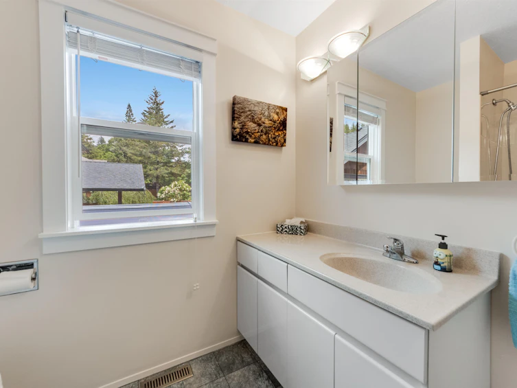 38582 Westway Avenue, Squamish, BC, V8B 0L6 - 21